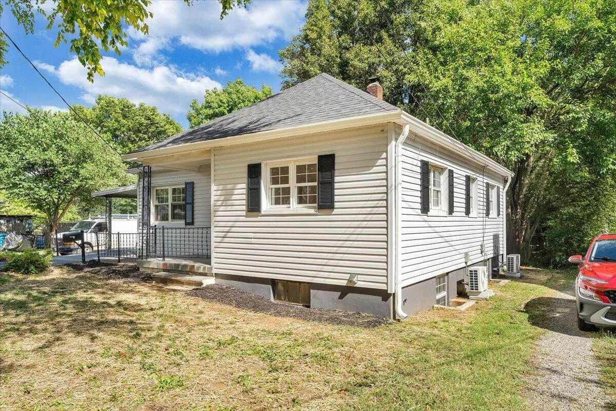 323 Whittaker AVE NE - Photo 36