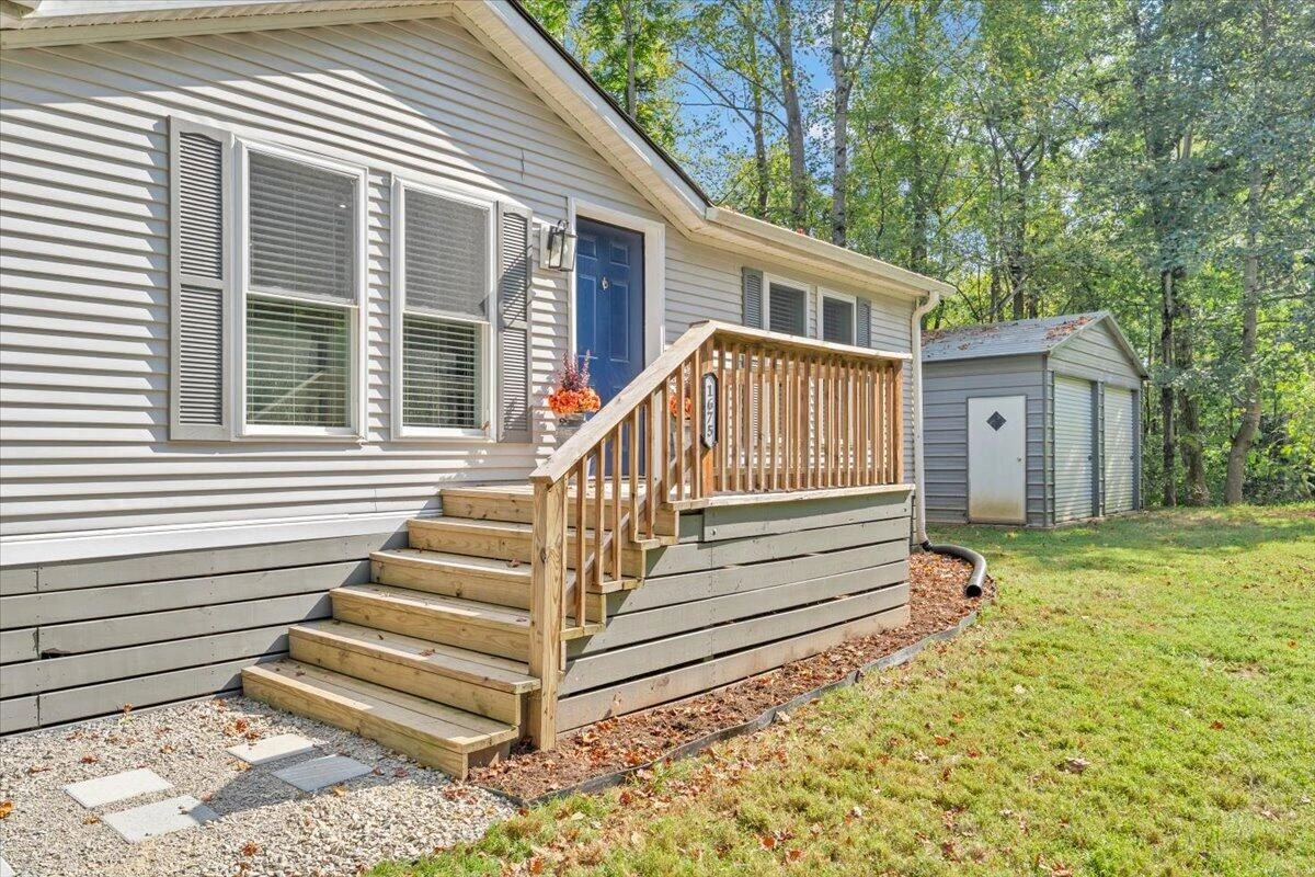 1675 Ashley DR - Photo 2