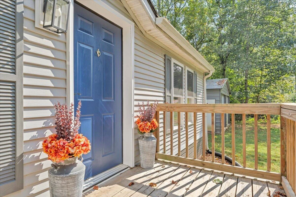 1675 Ashley DR - Photo 3