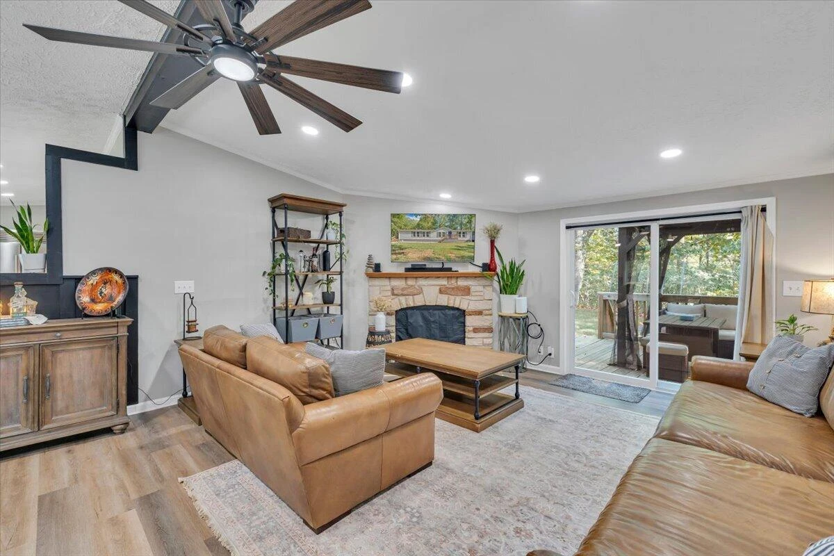 1675 Ashley DR - Photo 8