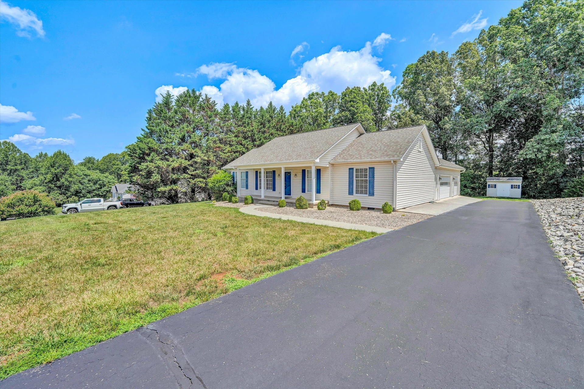100 Meadow Brook DR - Photo 2