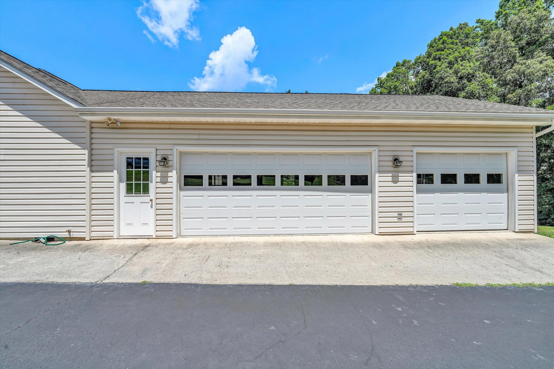 100 Meadow Brook DR - Photo 3