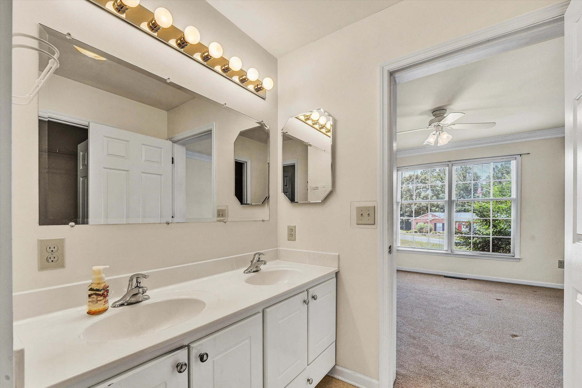 100 Meadow Brook DR - Photo 17