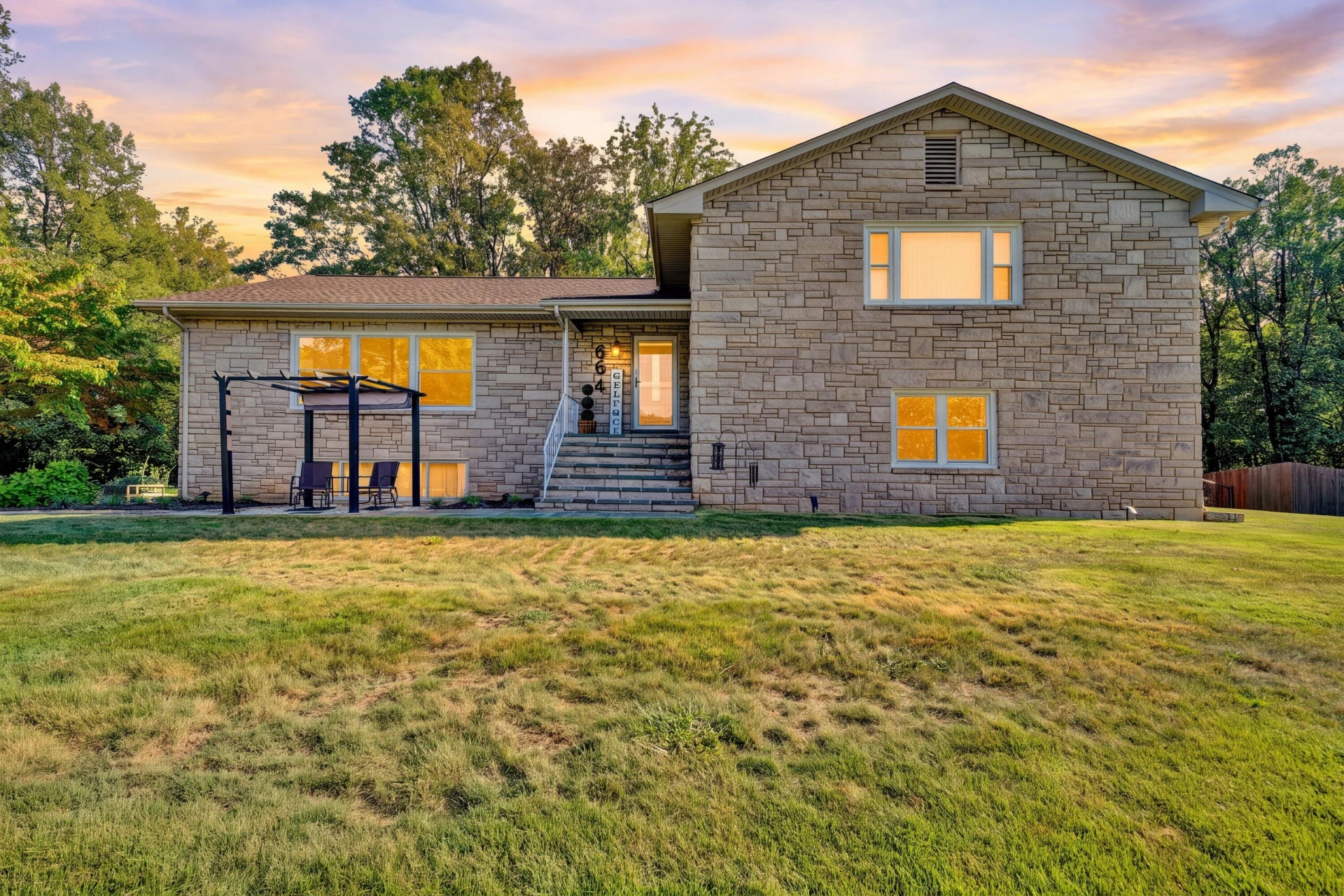 664 Lakeridge CIR