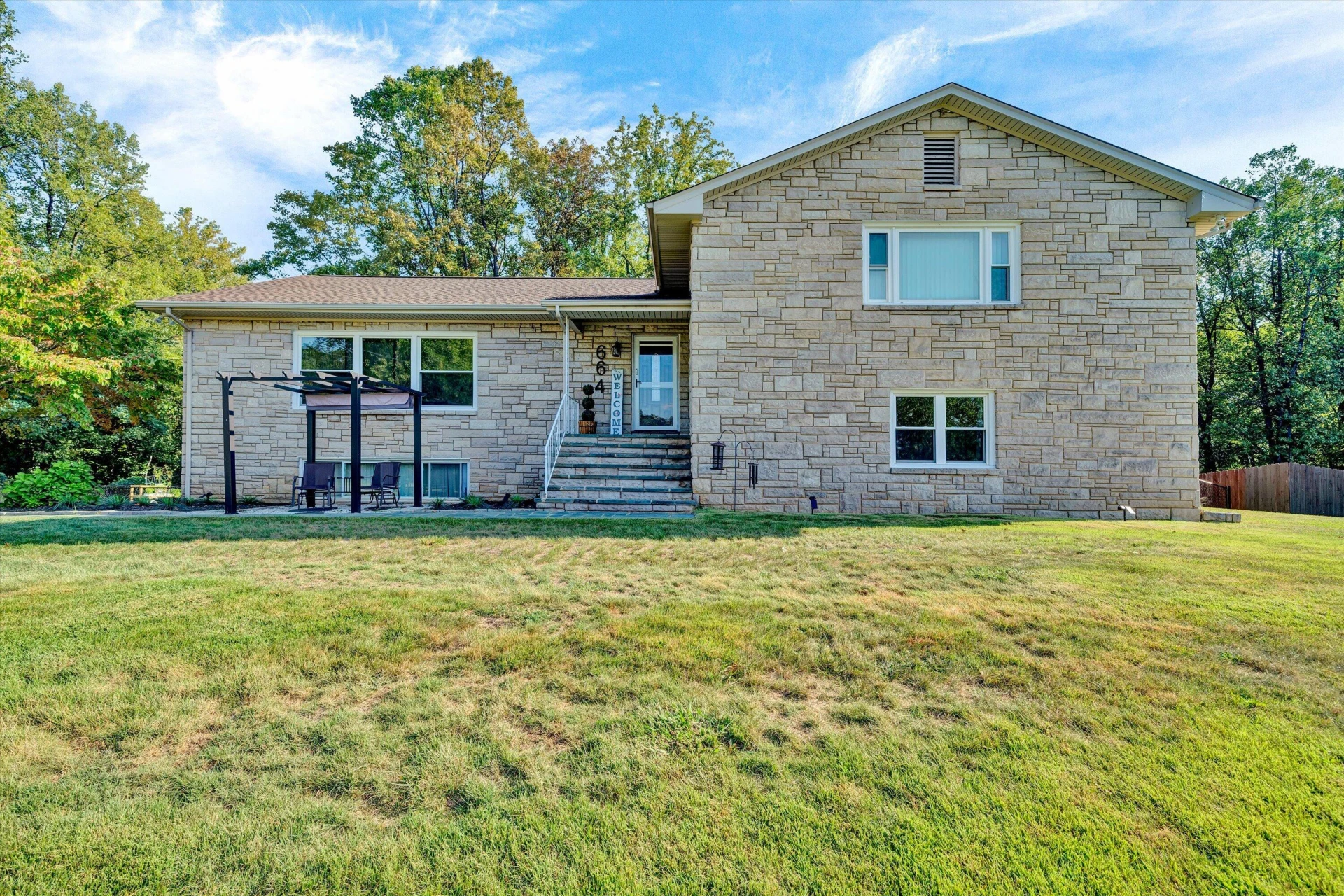 664 Lakeridge CIR - Photo 3
