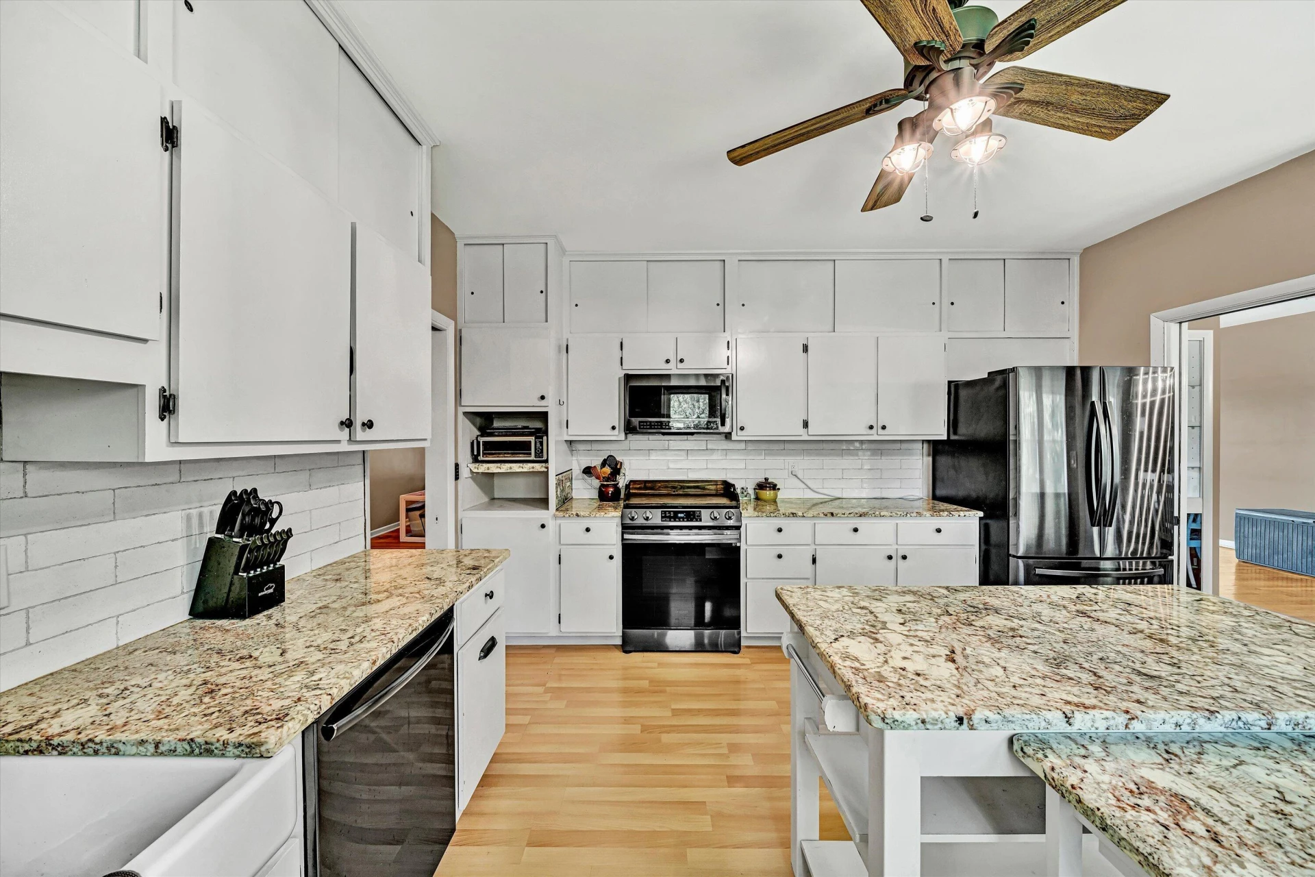 664 Lakeridge CIR - Photo 17