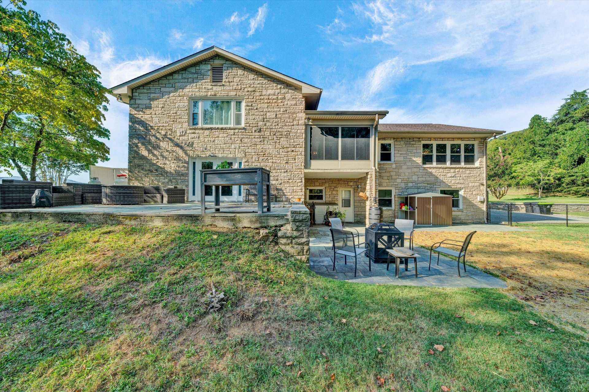664 Lakeridge CIR - Photo 59