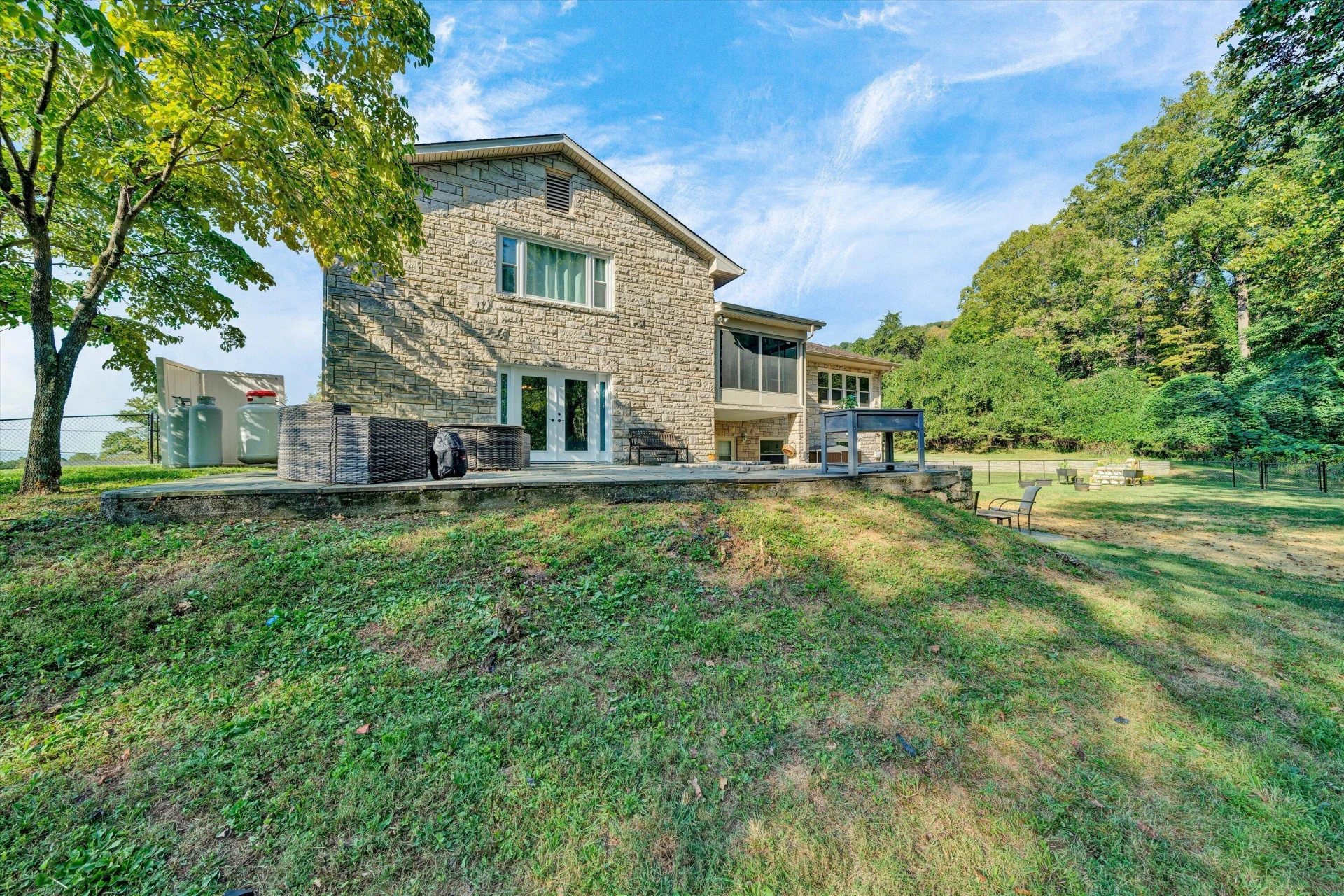 664 Lakeridge CIR - Photo 63