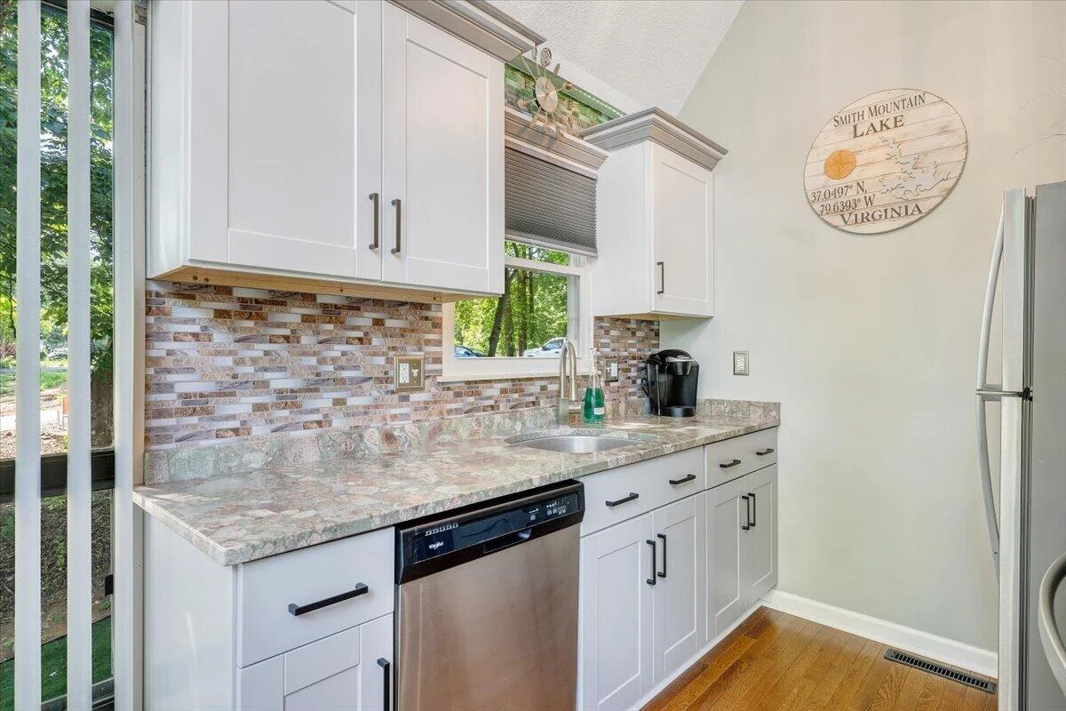 890 Long Island DR - Photo 22