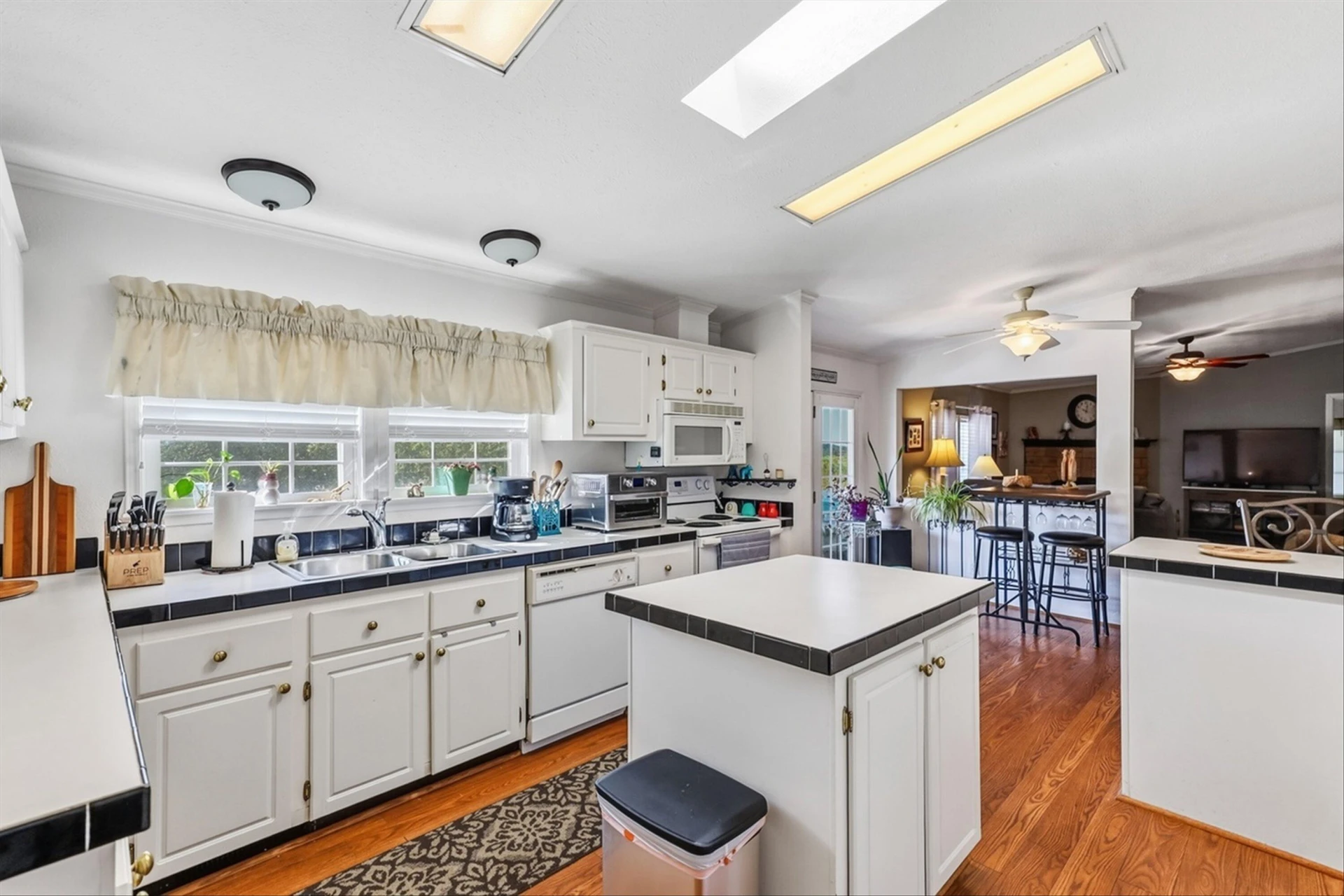 28 Chestnut Tree RD - Photo 16