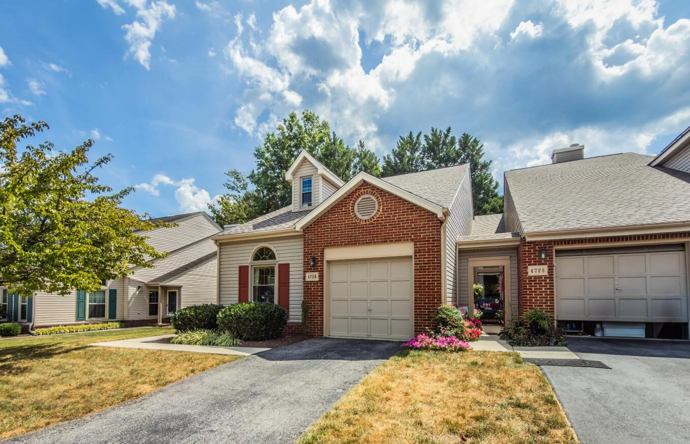 4726 Barclay SQ SW - Photo 2