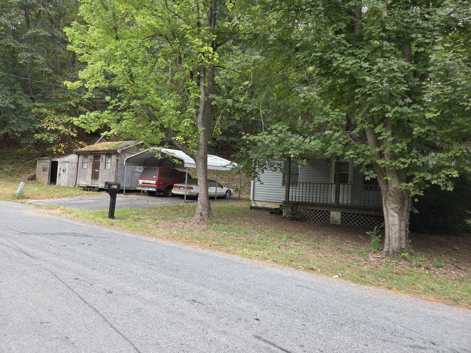 2611 Creekside DR - Photo 3