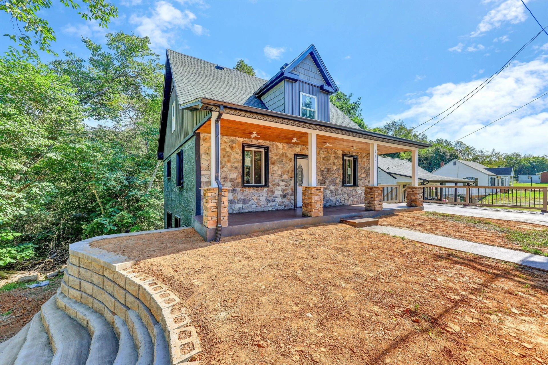 307 Greyson ST - Photo 2