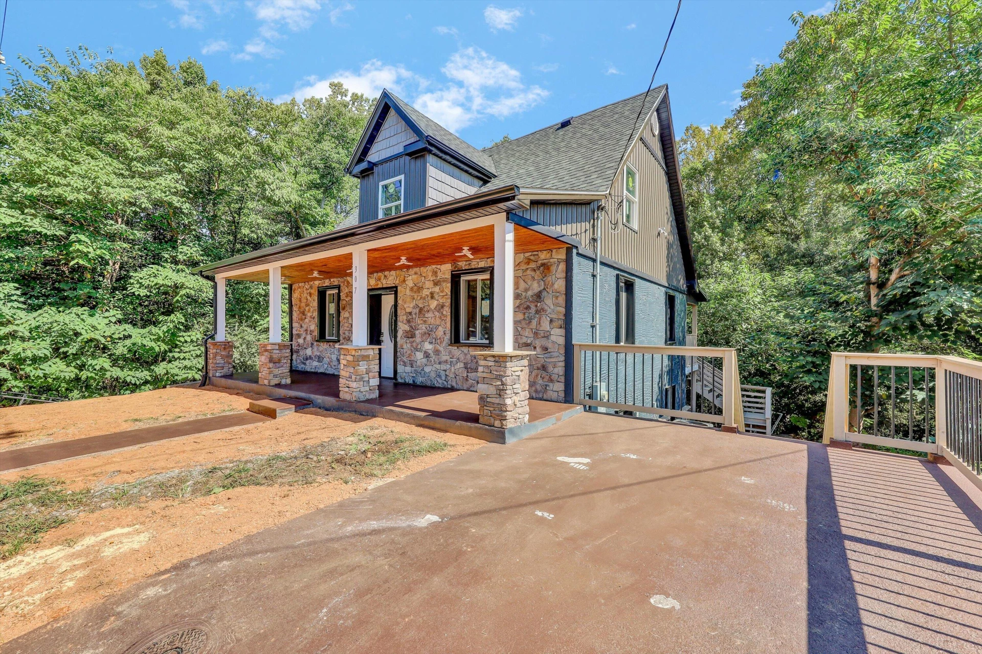307 Greyson ST - Photo 3