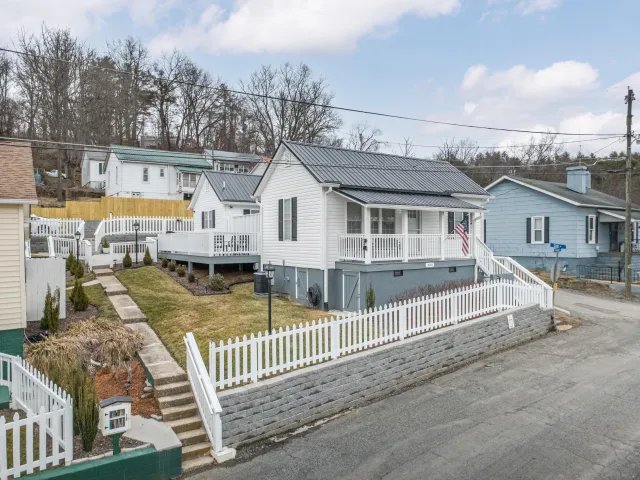 305 Grayson ST