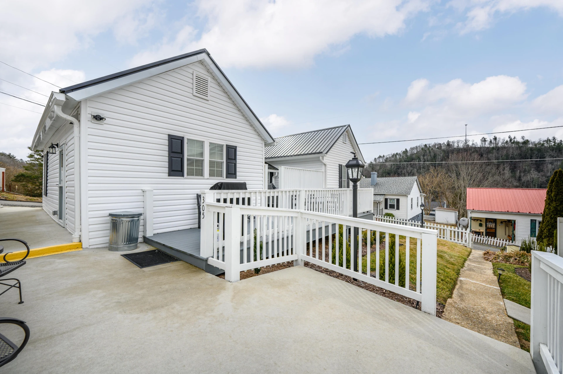 305 Grayson ST - Photo 18