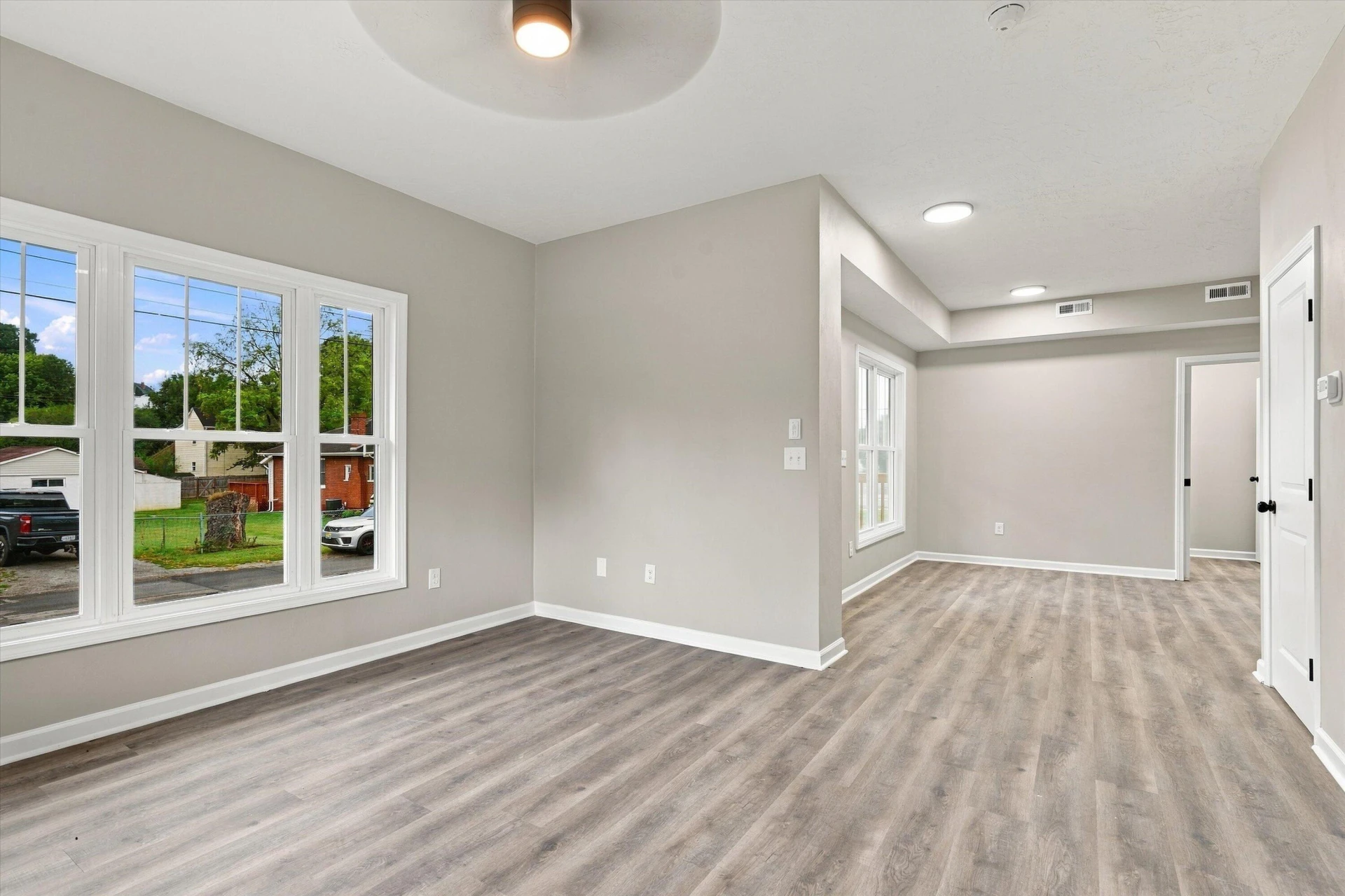 415 7th ST - Photo 9