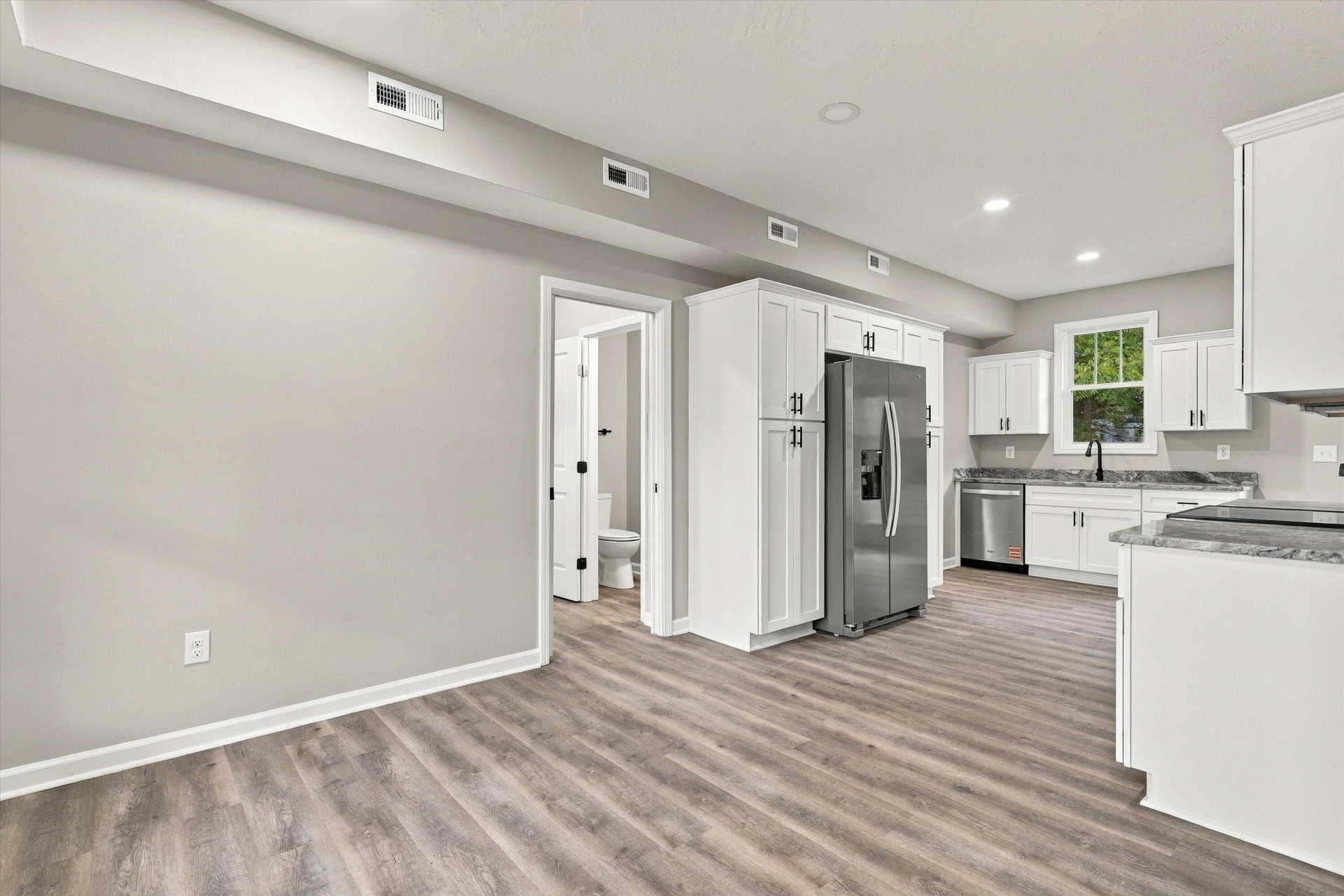 415 7th ST - Photo 10