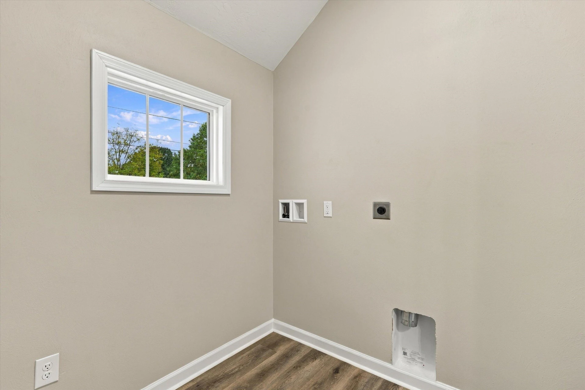 415 7th ST - Photo 17