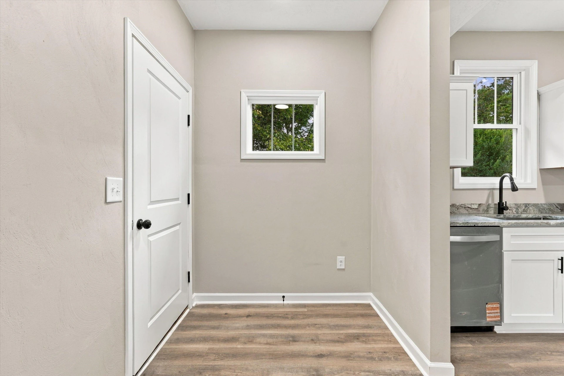 415 7th ST - Photo 18