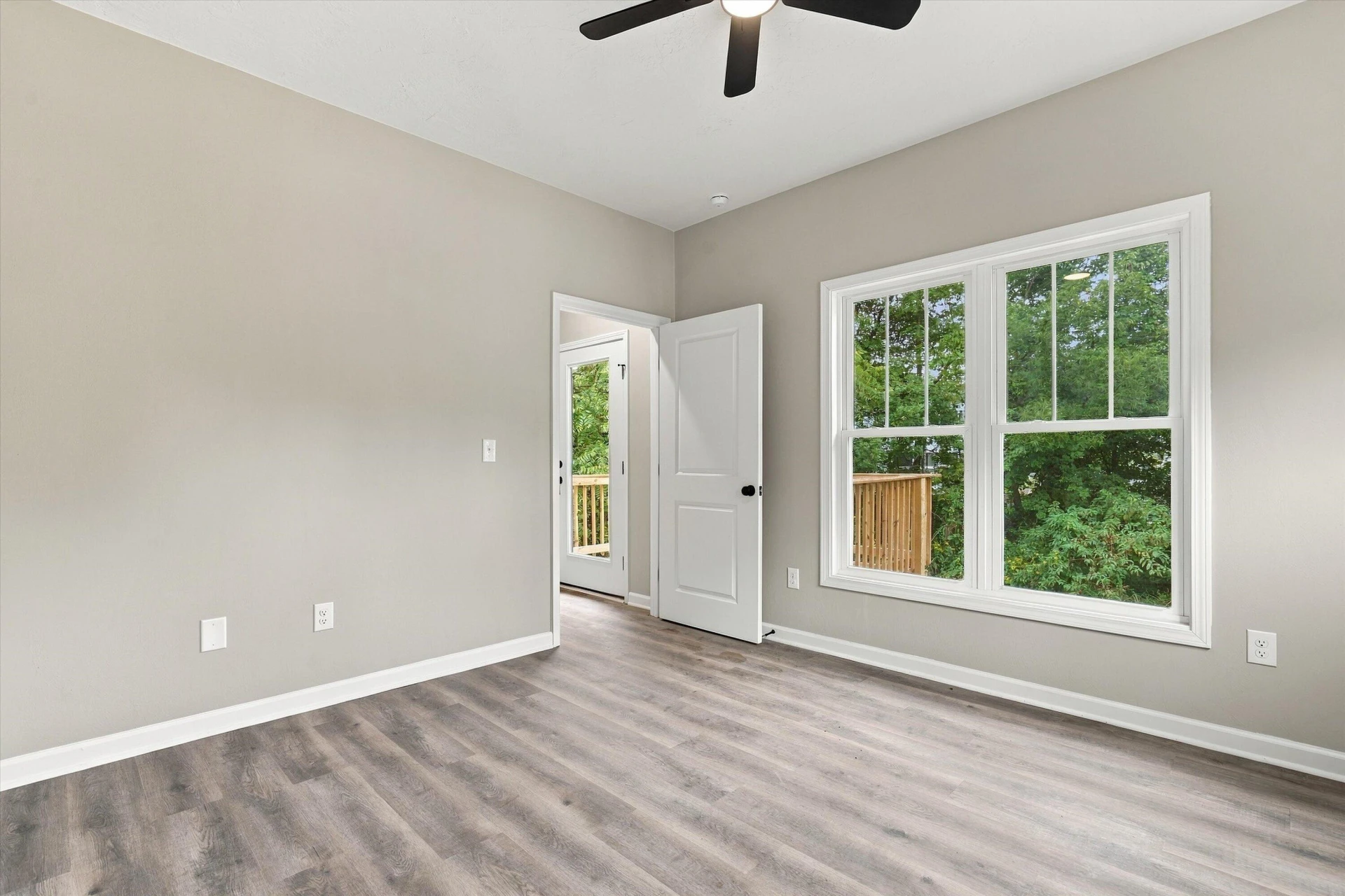 415 7th ST - Photo 25