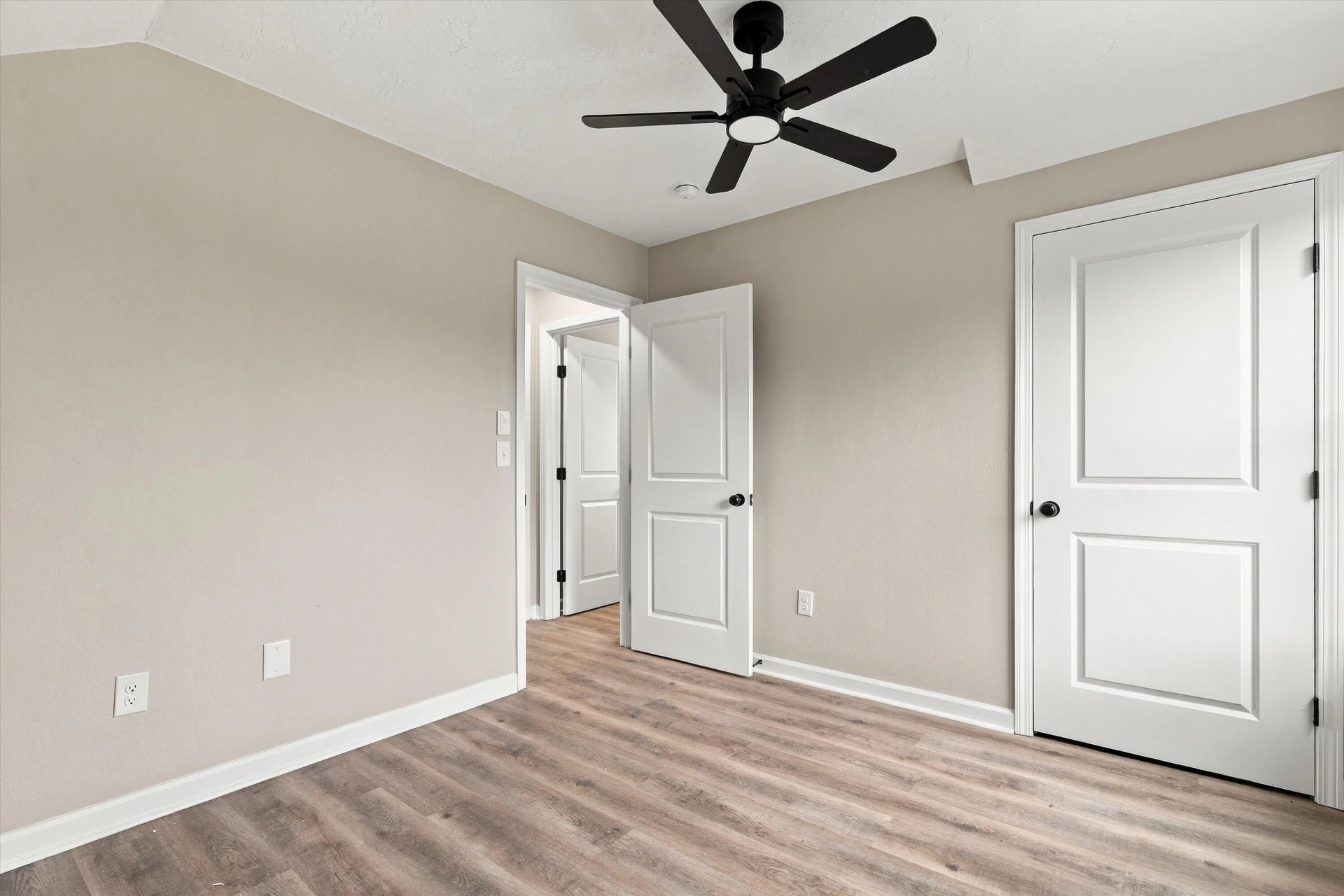 415 7th ST - Photo 27