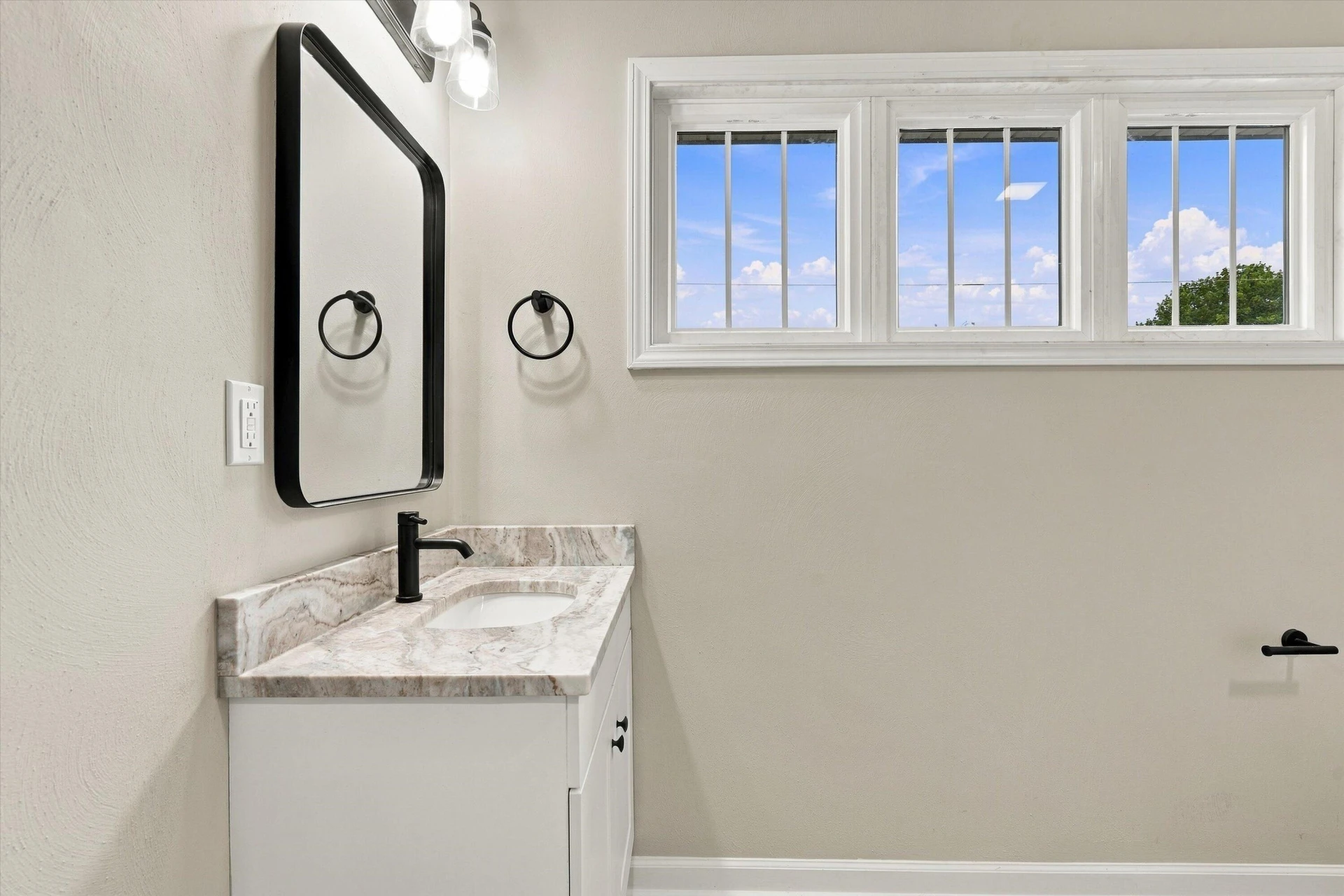 415 7th ST - Photo 28