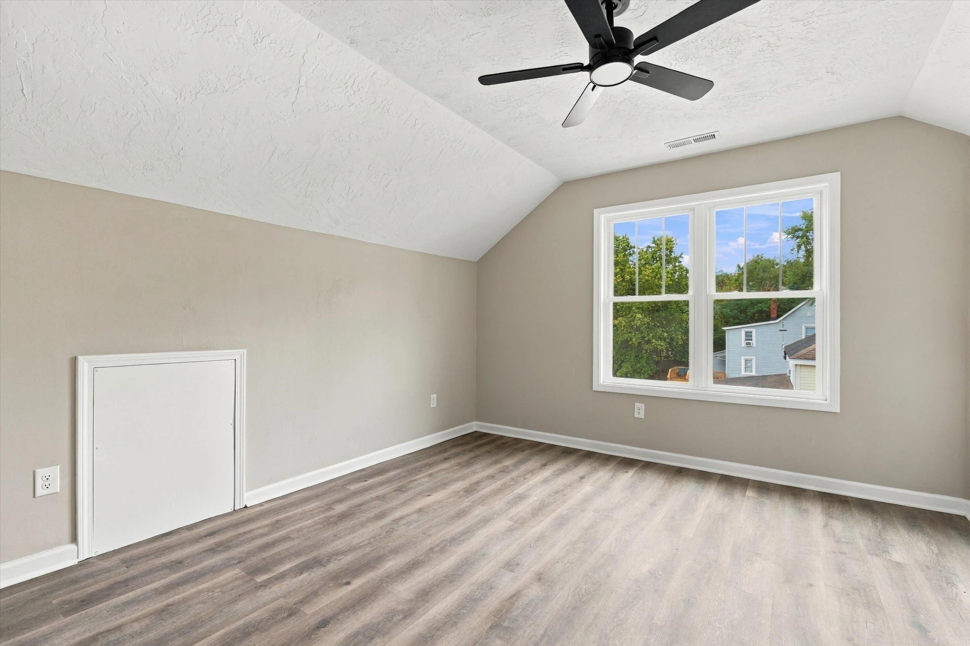 415 7th ST - Photo 31