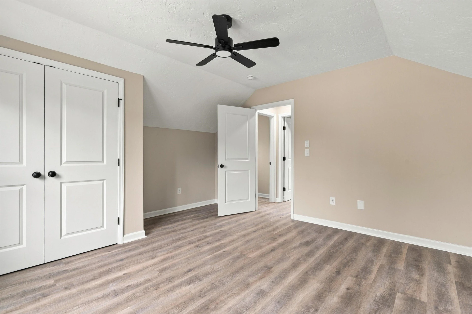 415 7th ST - Photo 32