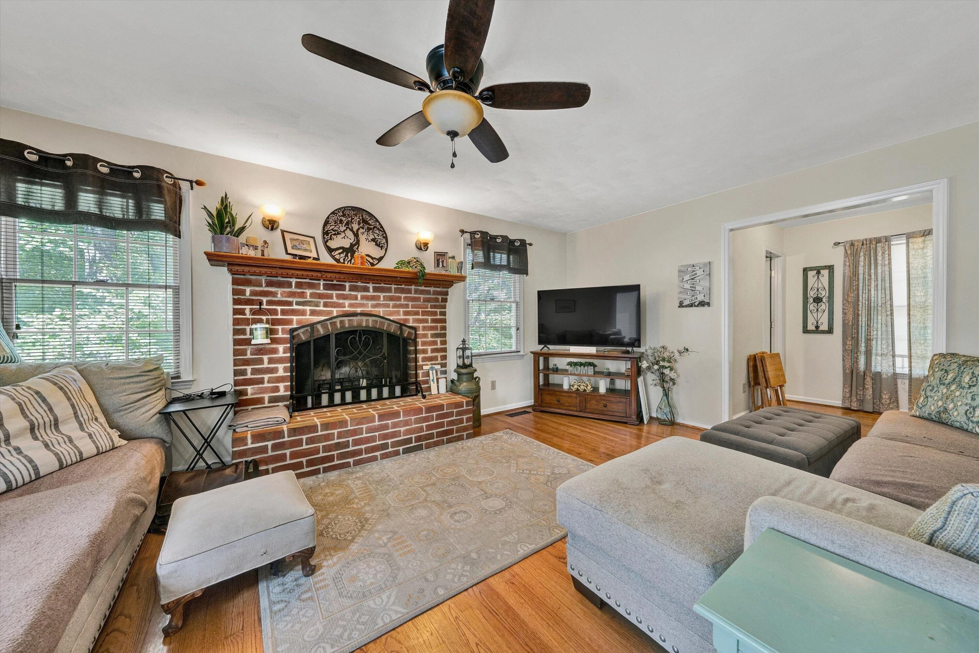 999 Lee LN - Photo 4