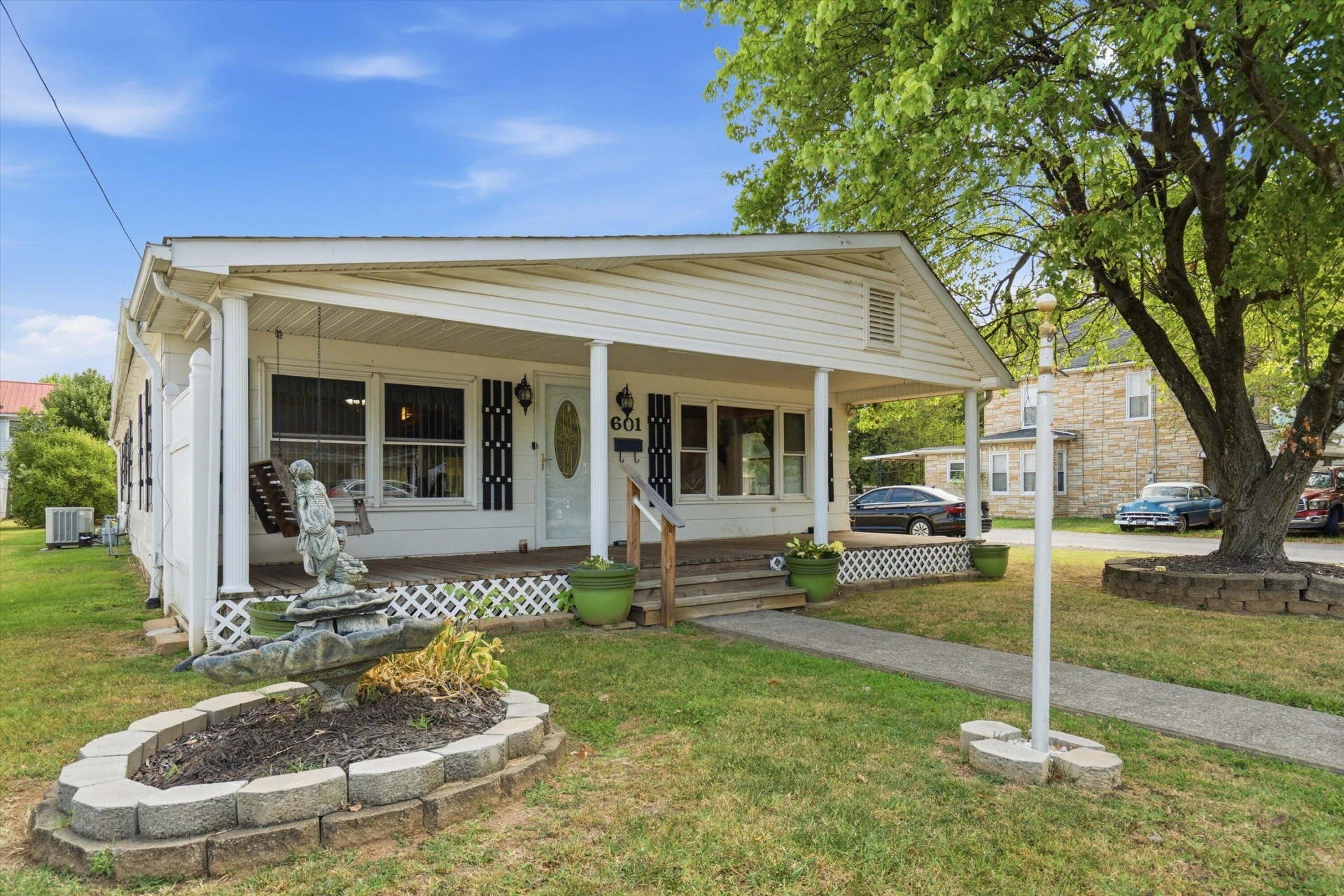 601 Bowman AVE