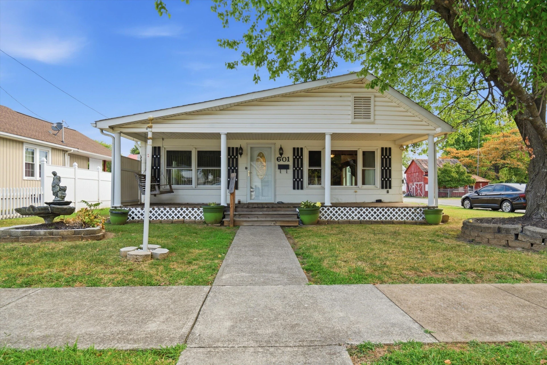 601 Bowman AVE - Photo 2