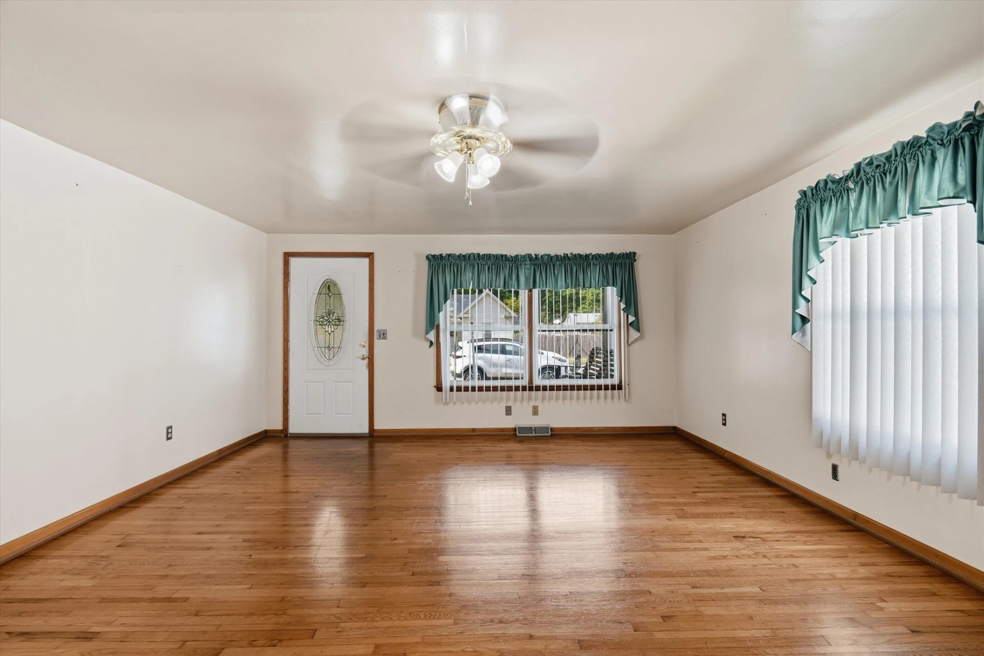 601 Bowman AVE - Photo 6