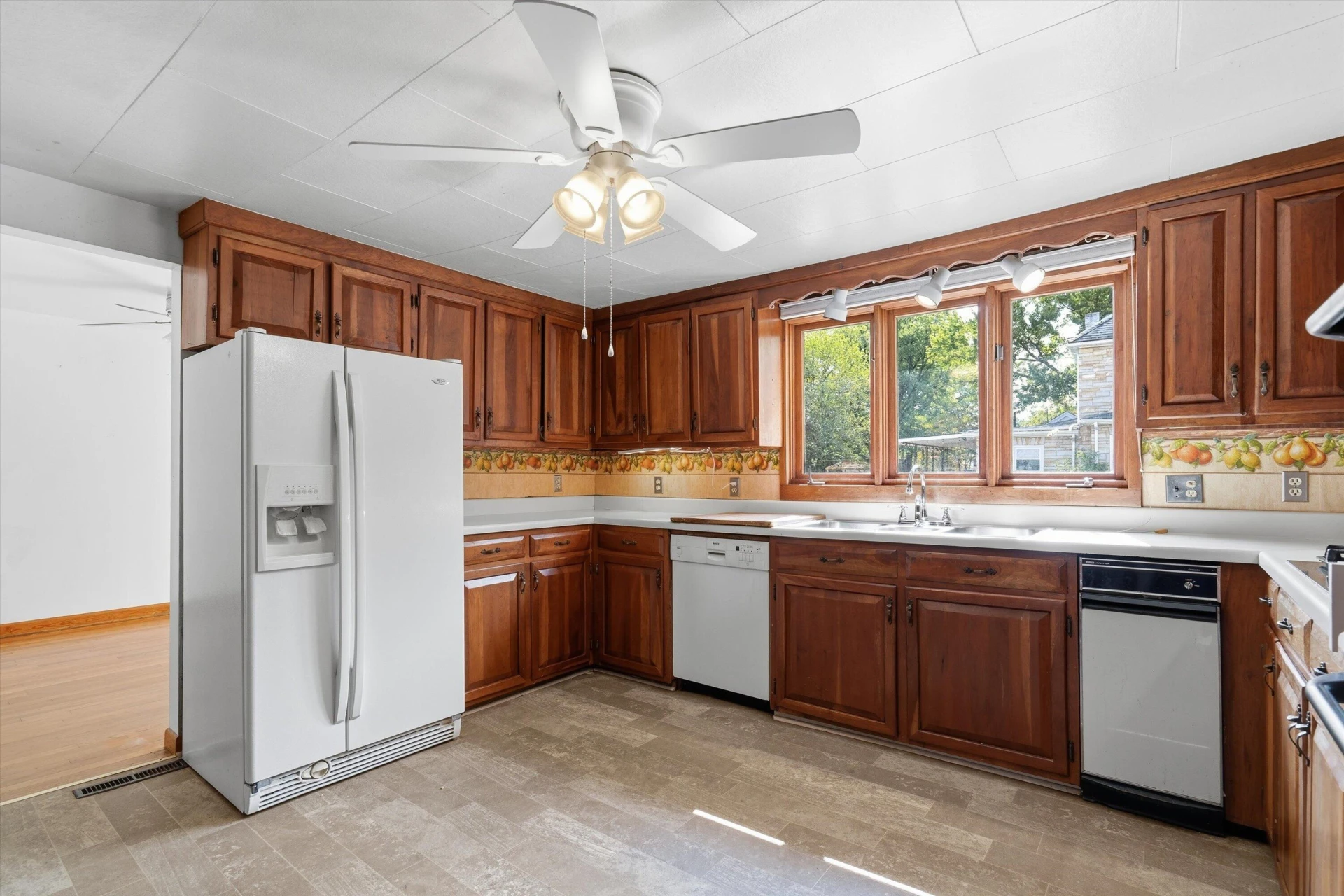 601 Bowman AVE - Photo 16