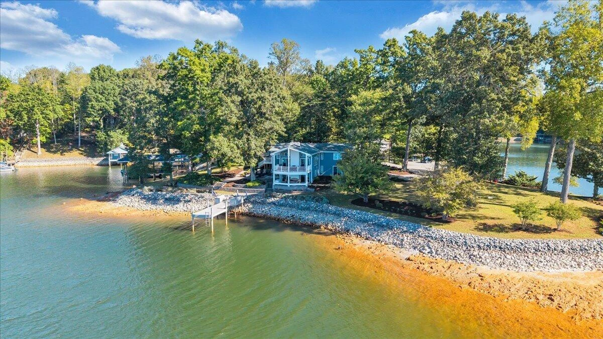 307 Lakewood DR - Photo 2