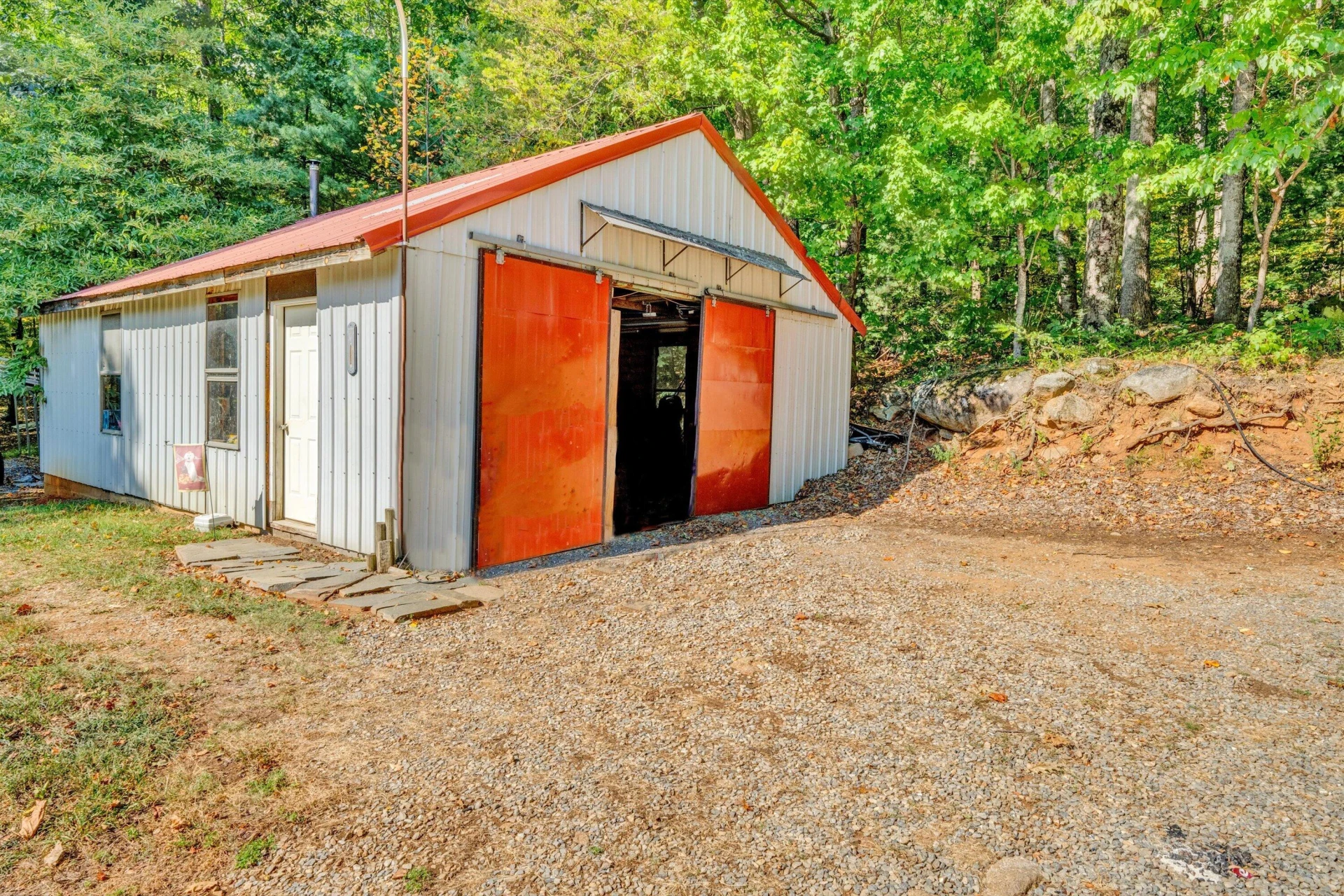 1909 Karnes RD - Photo 32