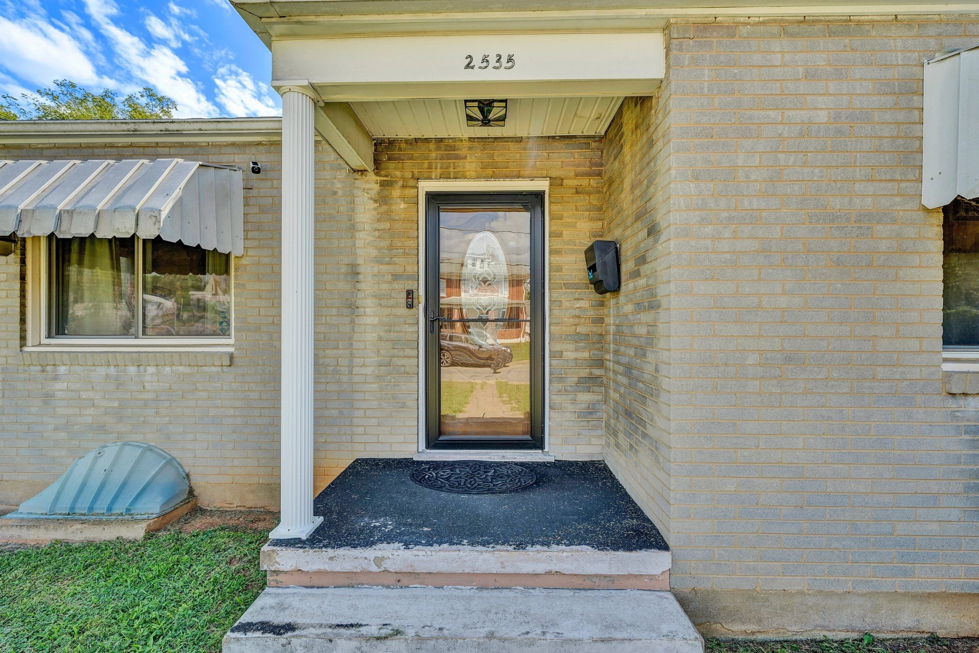 2535 Lyndhurst ST NW - Photo 3