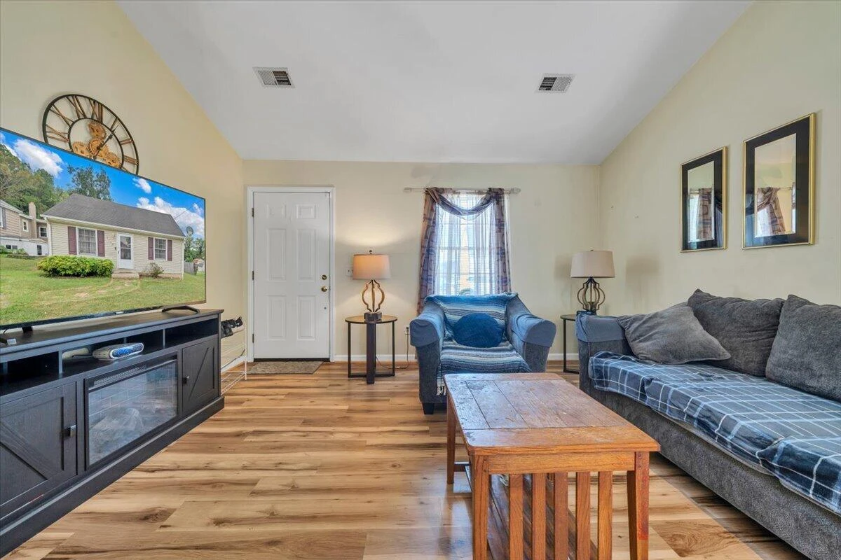 1713 Padbury AVE SE - Photo 3