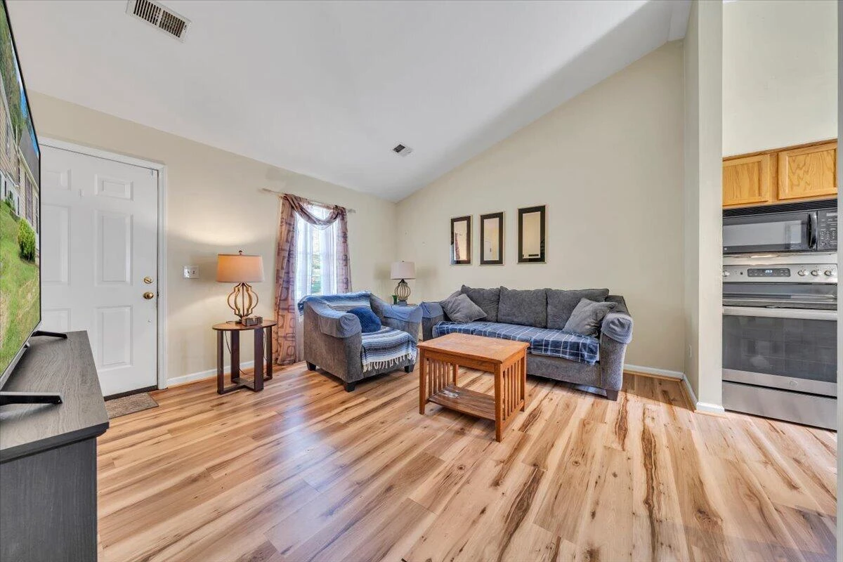 1713 Padbury AVE SE - Photo 4