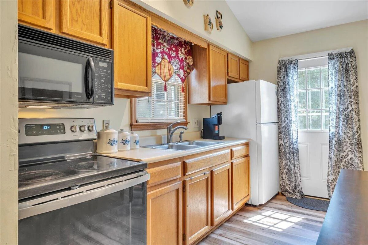 1713 Padbury AVE SE - Photo 6