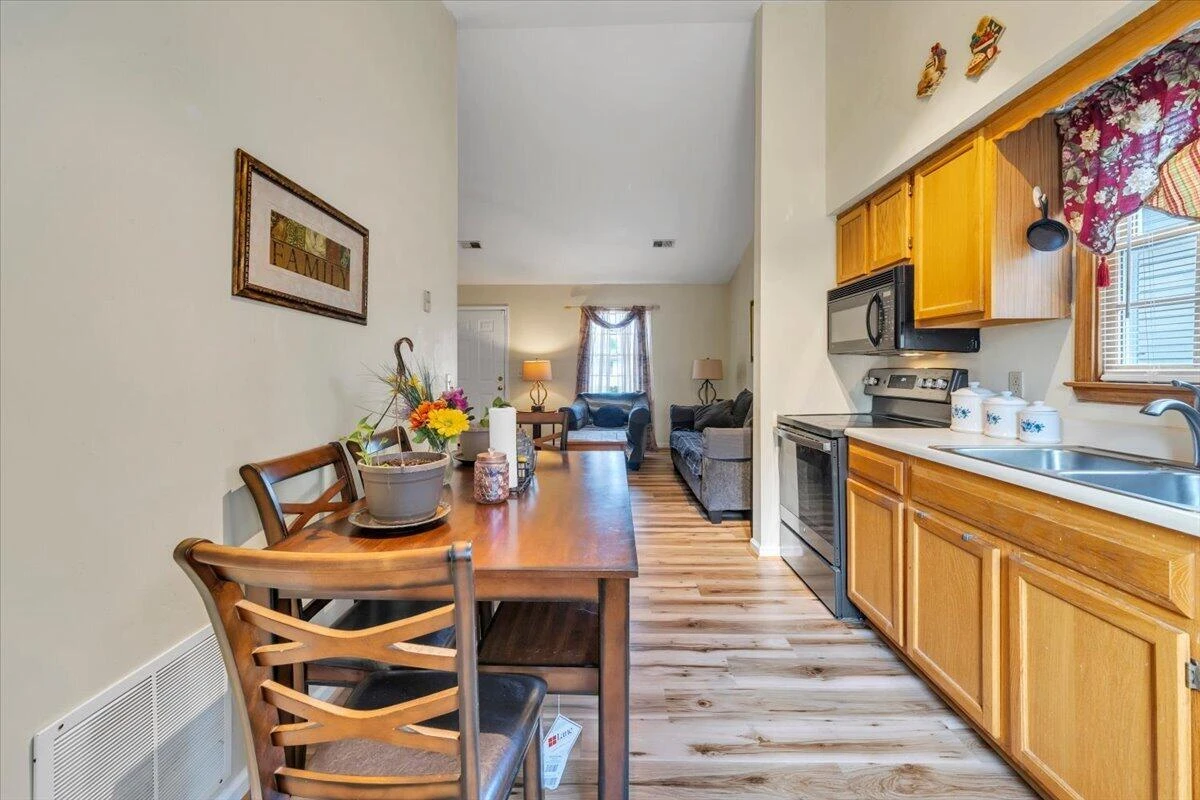1713 Padbury AVE SE - Photo 8