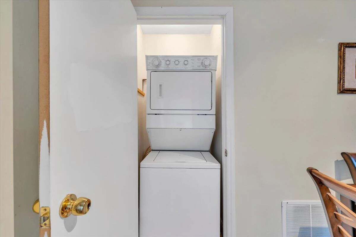 1713 Padbury AVE SE - Photo 9