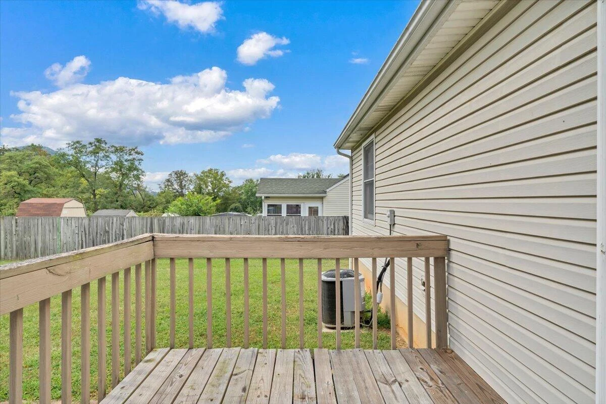 1713 Padbury AVE SE - Photo 13