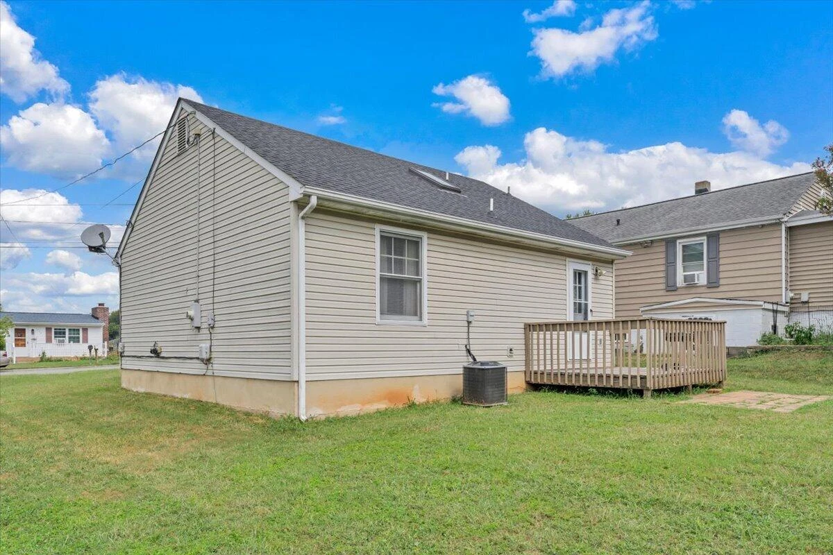 1713 Padbury AVE SE - Photo 15