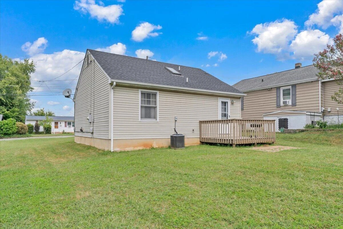 1713 Padbury AVE SE - Photo 16
