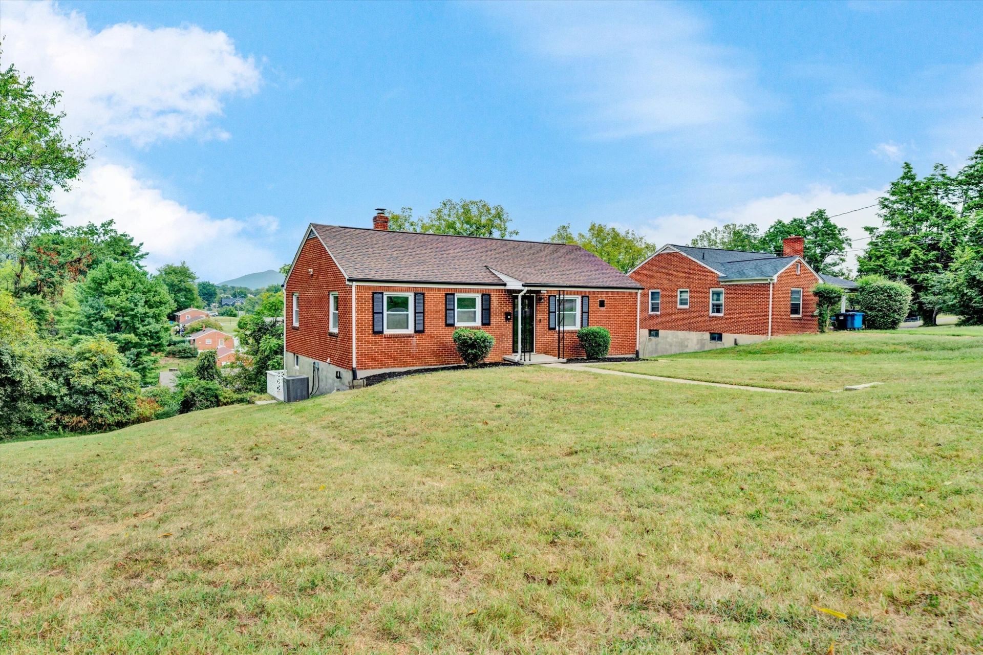 2811 Ordway DR NW - Photo 2