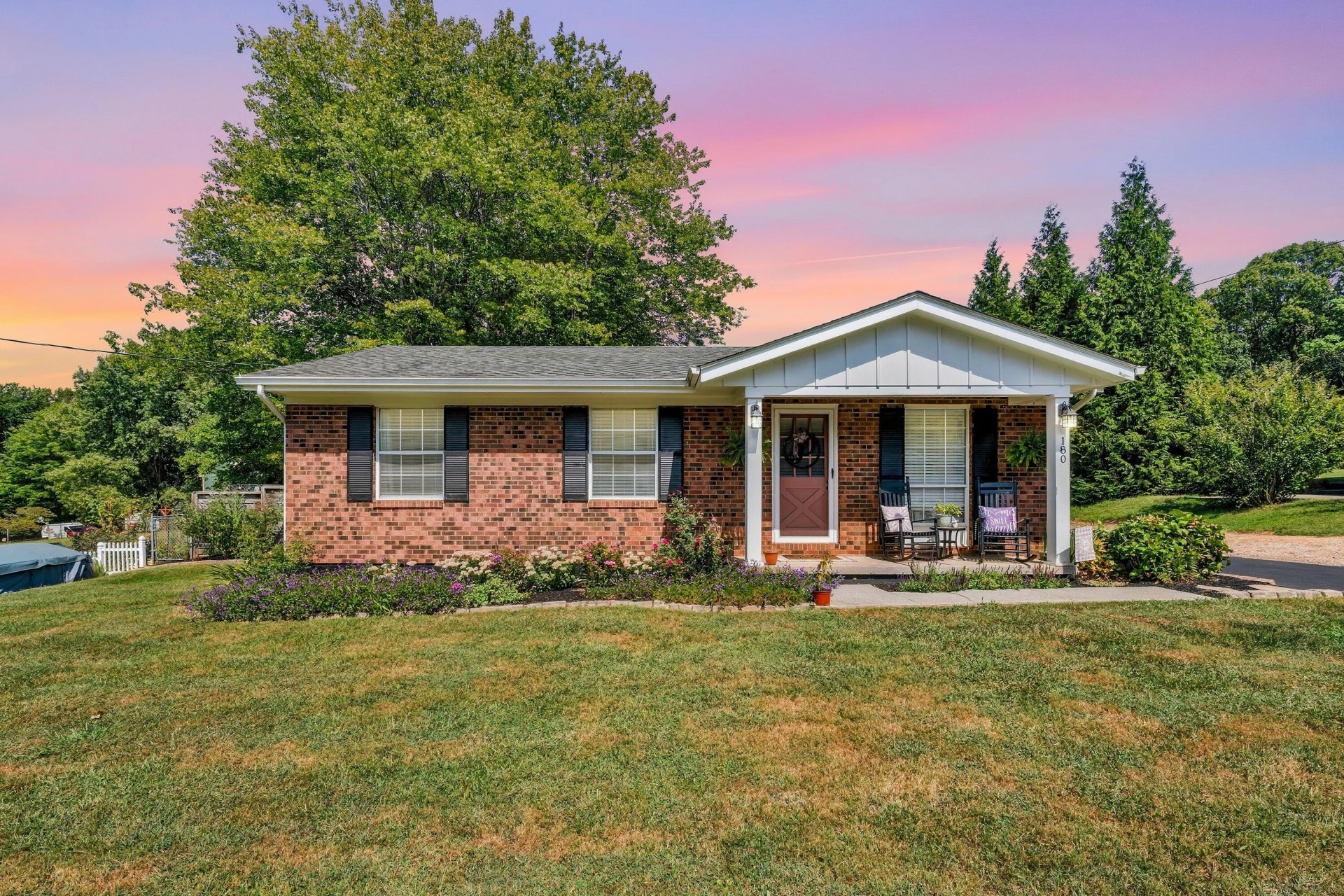 180 CLEARVIEW DR