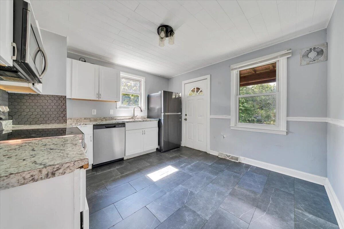 2532 Bowman ST NW - Photo 6