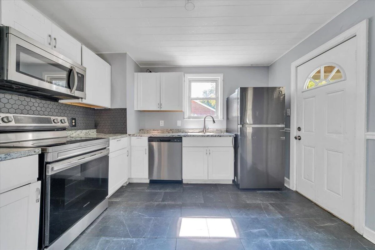 2532 Bowman ST NW - Photo 7