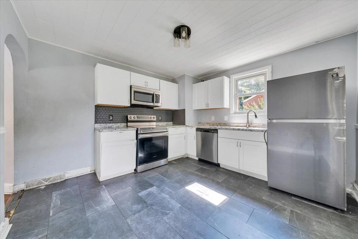 2532 Bowman ST NW - Photo 8